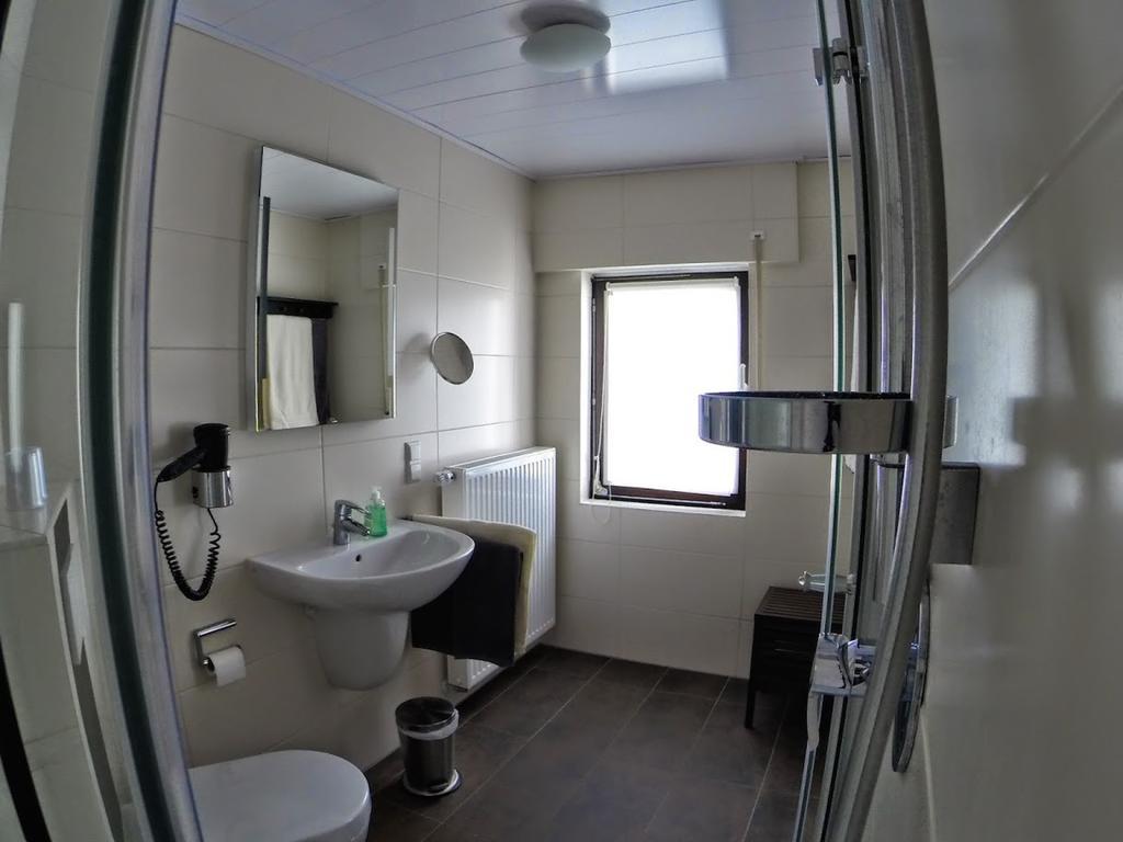 Ferienwohnungen Haus am Würzlaysteig Lehmen Zimmer foto