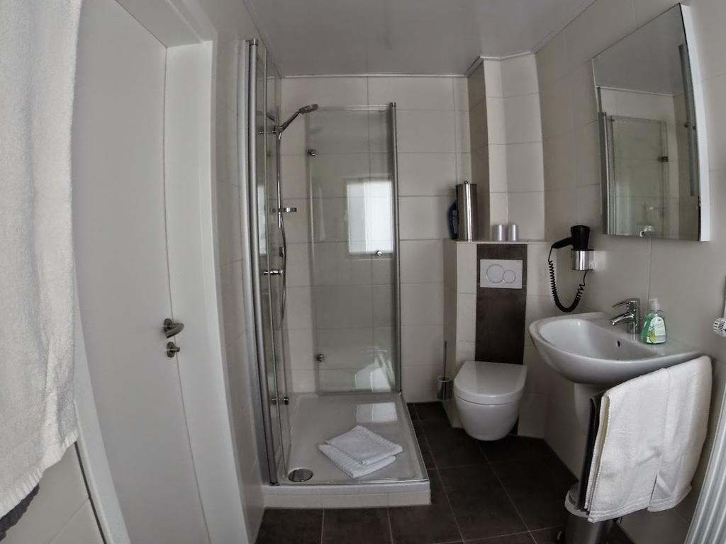 Ferienwohnungen Haus am Würzlaysteig Lehmen Zimmer foto