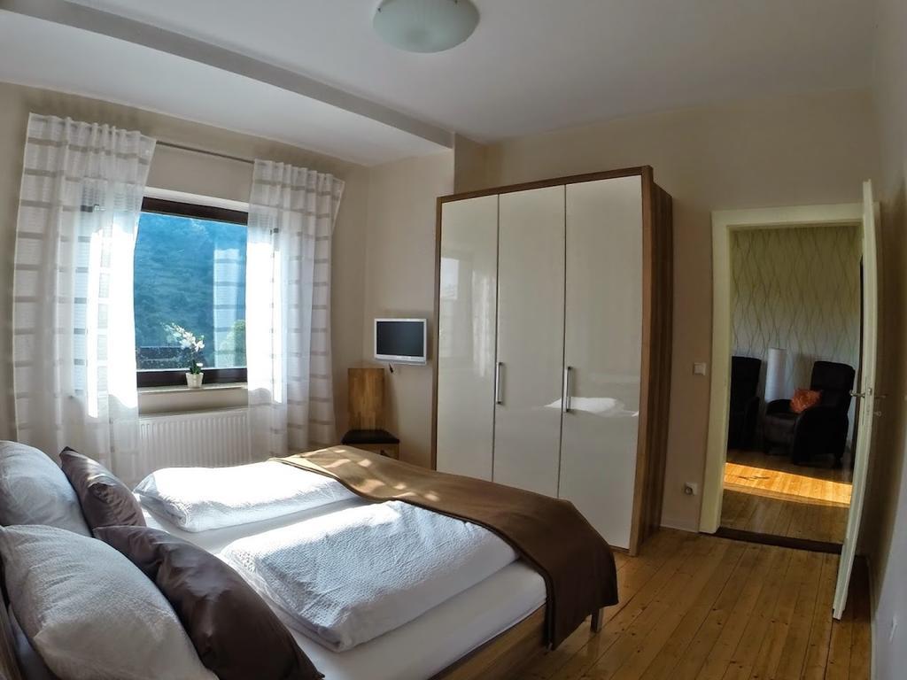 Ferienwohnungen Haus am Würzlaysteig Lehmen Zimmer foto