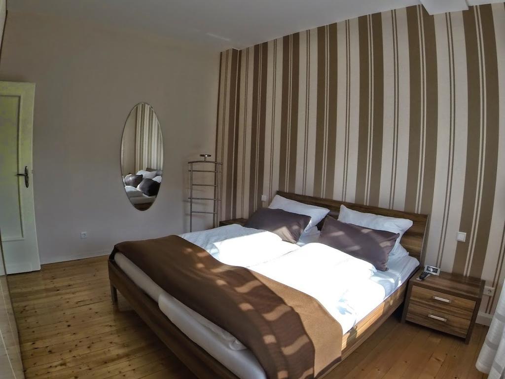Ferienwohnungen Haus am Würzlaysteig Lehmen Zimmer foto